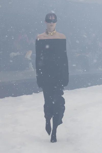 Look 7